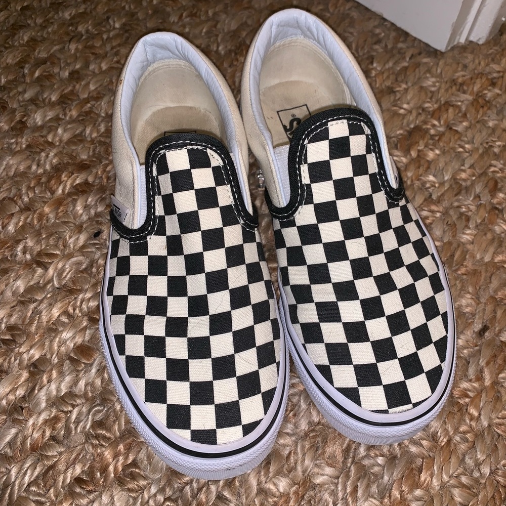 barely worn black and white checkered vans